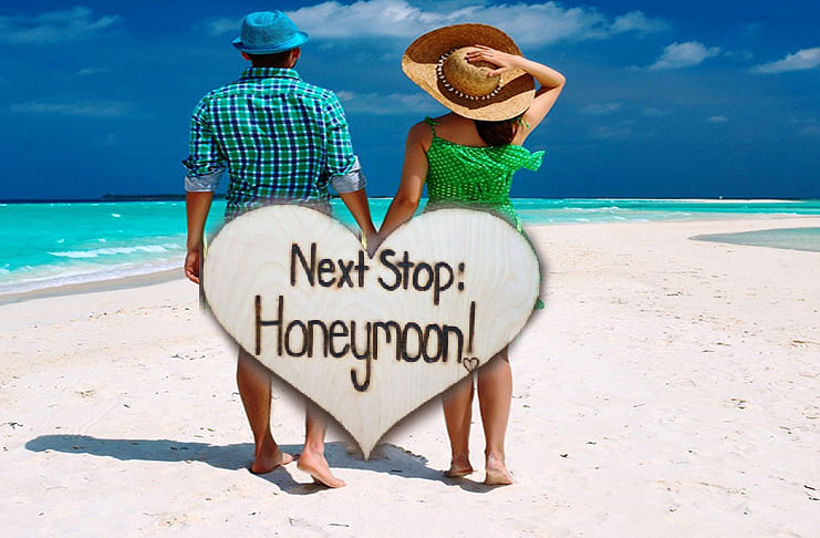 Honeymoon-time-romance-and-love-at-beach